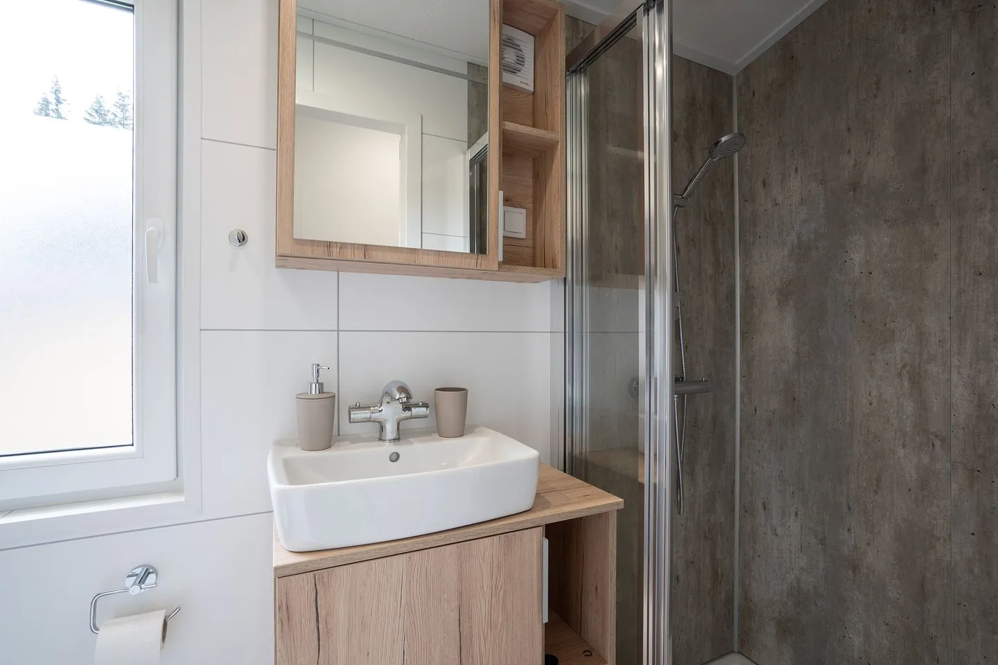 Badezimmer mit Dusche im Ferienhaus Scharbeutz "KleineDuene".